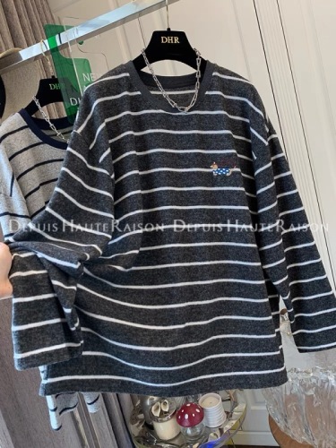 Extra large size 300 pounds puppy embroidered striped long-sleeved T-shirt loose top for women