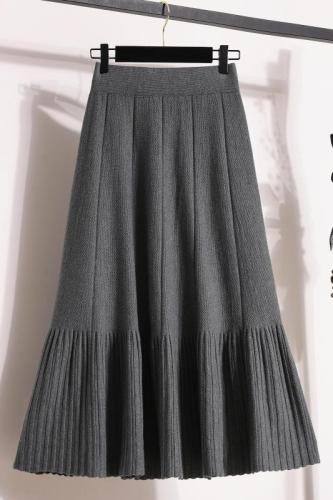 Plus size women's autumn and winter Korean style fashionable and versatile foreign style slimming knitted pleated skirt for fat mm in autumn and winter