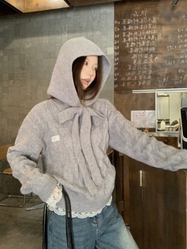 Real shot of niche design gray lace splicing twist pullover round neck sweater with hat