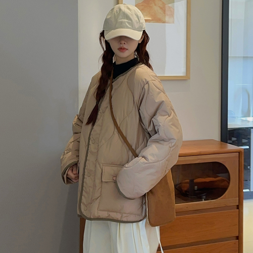 Real shot of small fragrant style stitching collarless rhombus down jacket for women in winter, super nice short round neck cotton jacket