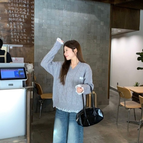 Real shot of niche design gray lace splicing twist pullover round neck sweater with hat