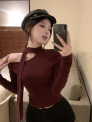 Real shot of pure lust hottie halter neck top women's autumn and winter long-sleeved T-shirt high-end figure showing inner bottoming shirt