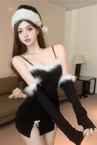 Actual shot~Purely sexy furry suspender dress with waist-slimming design, sleeves and hip-covering short skirt