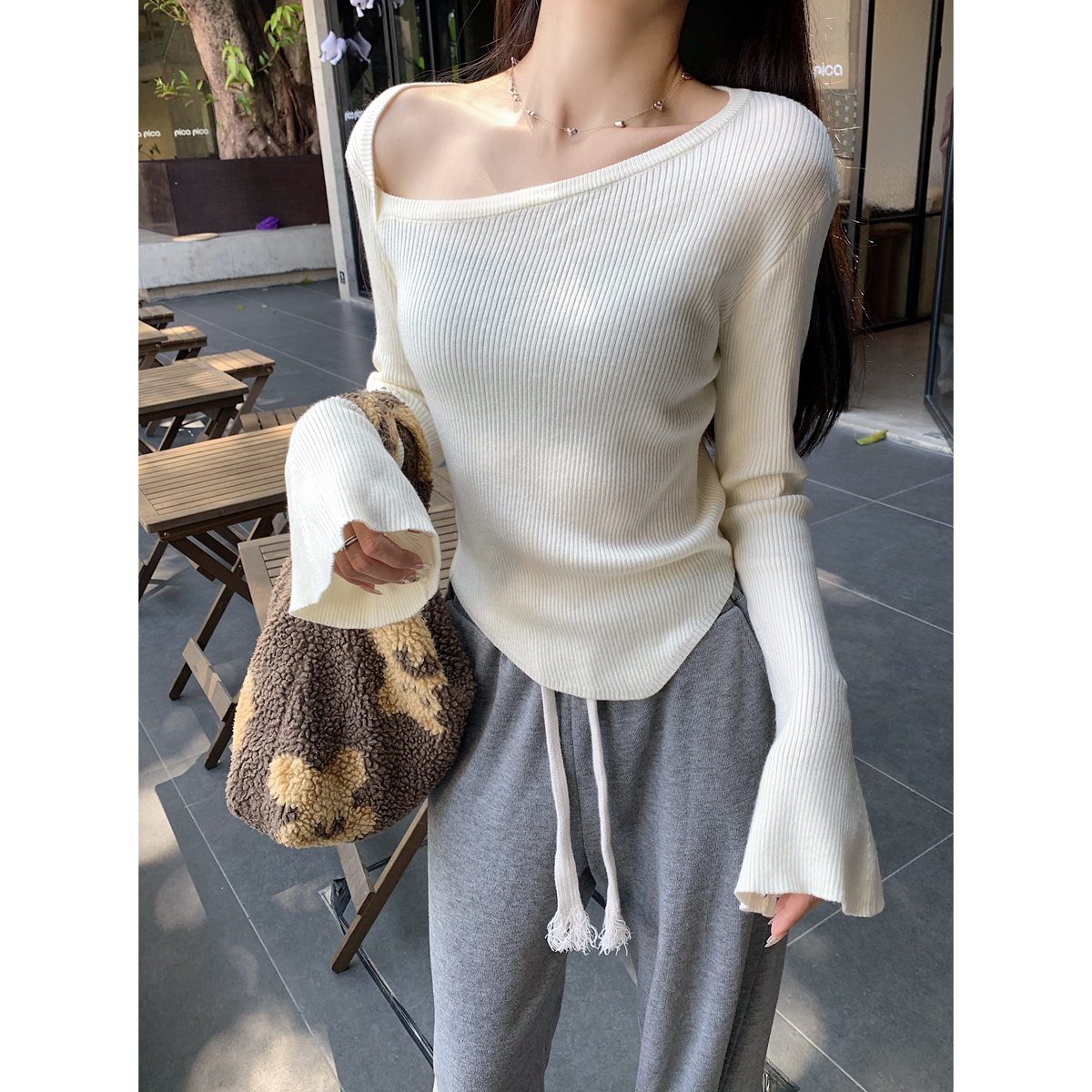 Actual shot of autumn and winter Korean version of pure desire slope collar slim bell sleeves 6 wool sweater bottoming sweater top