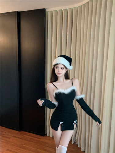 Actual shot~Purely sexy furry suspender dress with waist-slimming design, sleeves and hip-covering short skirt