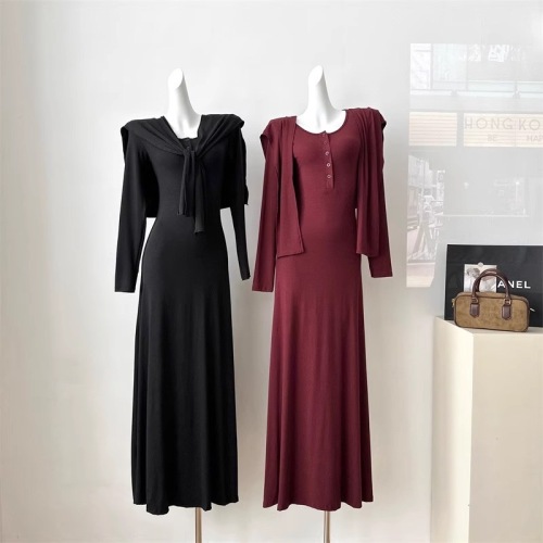 Round neck long-sleeved dress for women in autumn and winter, gentle style, waist slimming two-piece suit + shawl