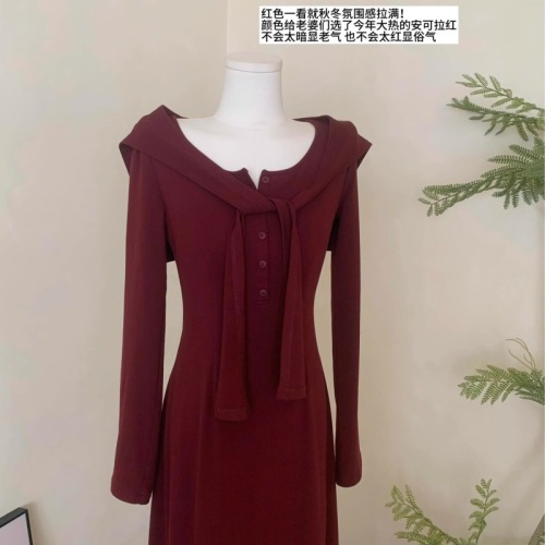 Round neck long-sleeved dress for women in autumn and winter, gentle style, waist slimming two-piece suit + shawl