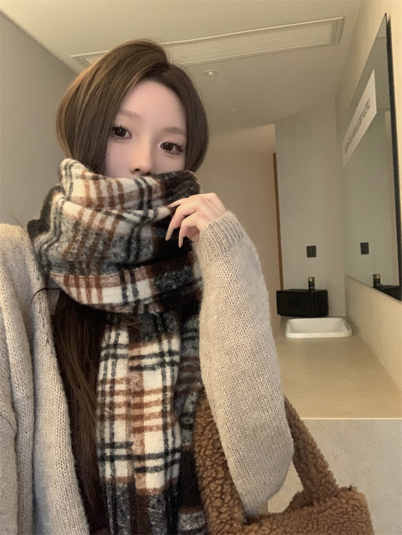 實拍價 圍巾秋冬季女韓系氛圍感毛絨加厚保暖送女生披肩2024