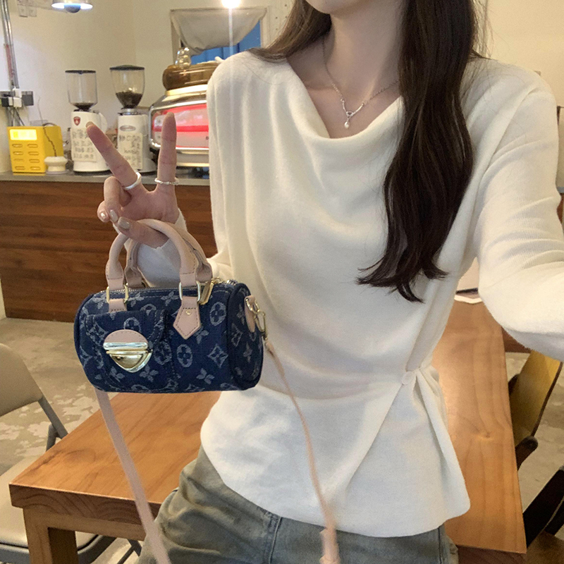 Actual pictures of swing collar, elegant long-sleeved inner waist and bottoming sweater for women with autumn and winter French design tops