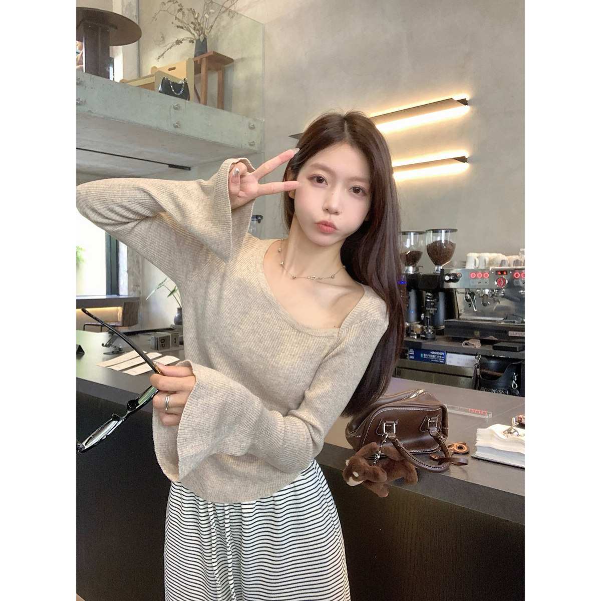 Real shot of autumn and winter Korean style pure desire slope collar temperament trumpet sleeve 6 wool sweater bottoming sweater top