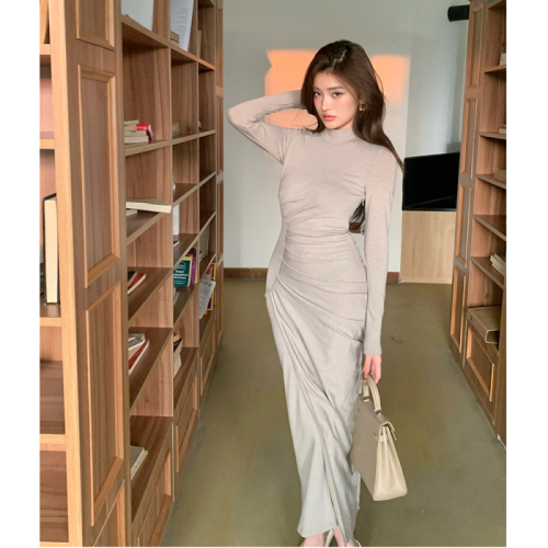 Real shot of 2024 new autumn and winter waistline reshaped half-high collar long-sleeved dress women's waist pleated slit fleece long skirt