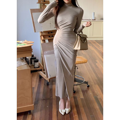 Real shot of 2024 new autumn and winter waistline reshaped half-high collar long-sleeved dress women's waist pleated slit fleece long skirt