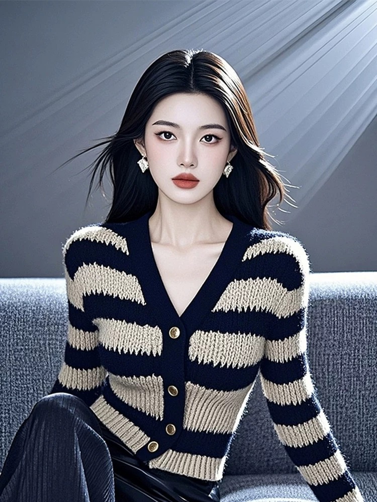 Soft, lazy, versatile, slim-fitting sweater, high-end, super good-looking, black and white striped knitted cardigan for women in autumn