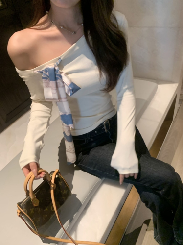 Silk scarf strap slanted shoulder T-shirt women's autumn white tight-fitting bottoming shirt pure desire off-shoulder long-sleeved slim short top