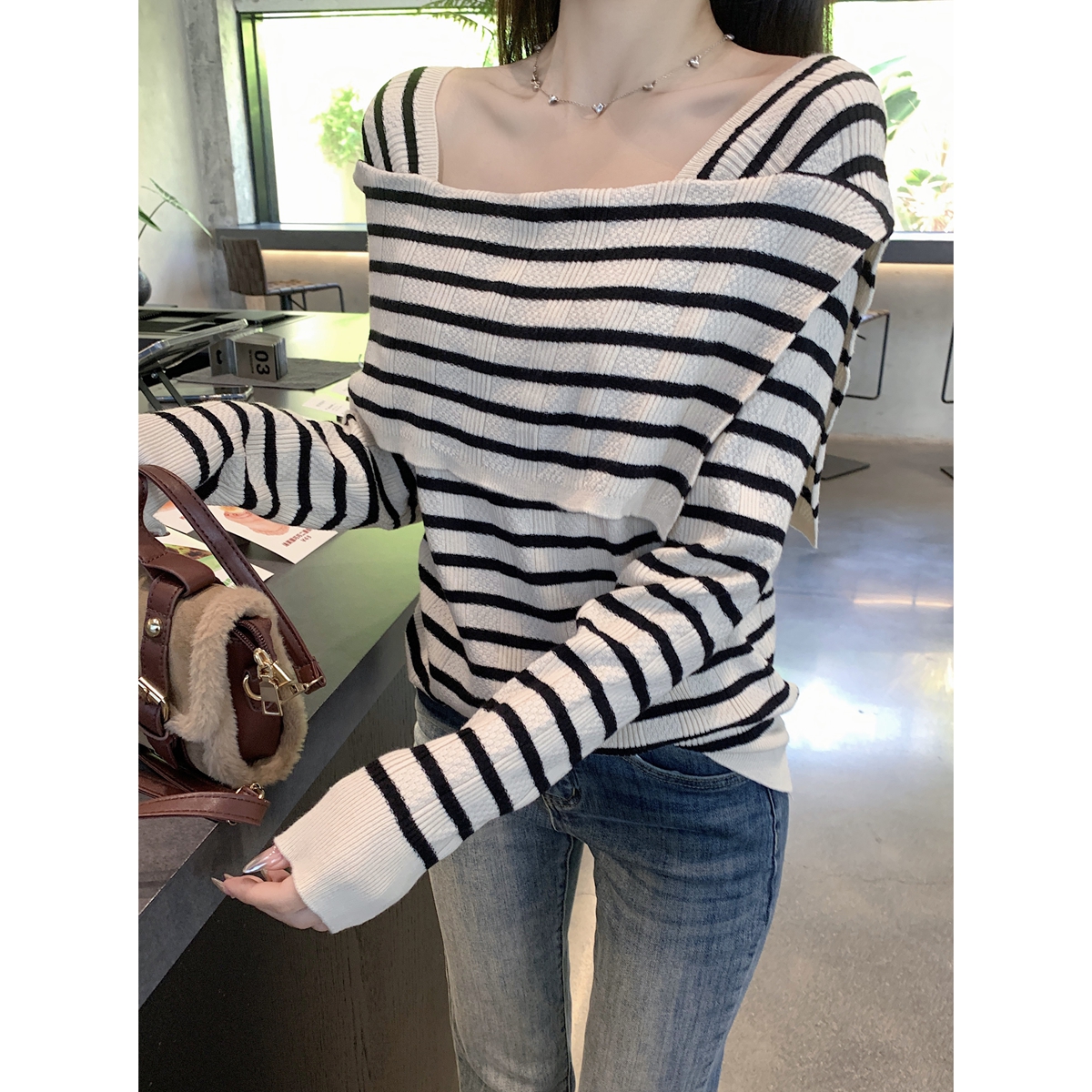 Actual shot of autumn and winter Korean style temperament striped one-shoulder design versatile sweater long-sleeved bottoming sweater