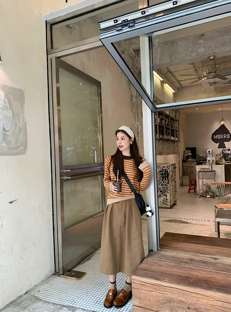Actual shooting, stunning color-blocking collar, beautiful merino striped women's spring and autumn lazy + khaki green high-waisted skirt