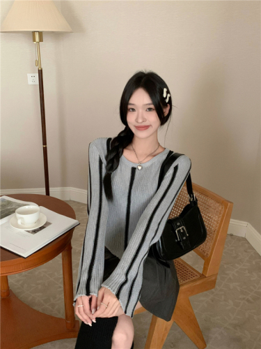 Real shot price Irregular striped knitted sweater for women, unique and chic top, fashionable and age-reducing sweater