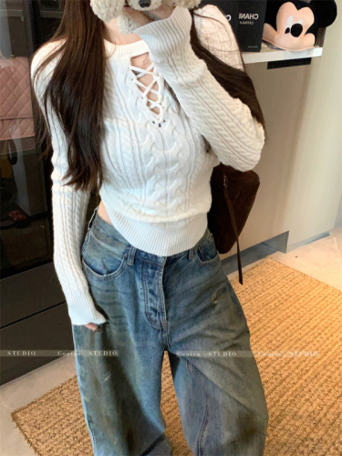 Real shot of retro design waist slimming bottoming sweater for women slim fit inner knitted top in winter