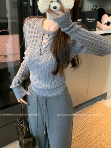 Real shot of retro design waist slimming bottoming sweater for women slim fit inner knitted top in winter