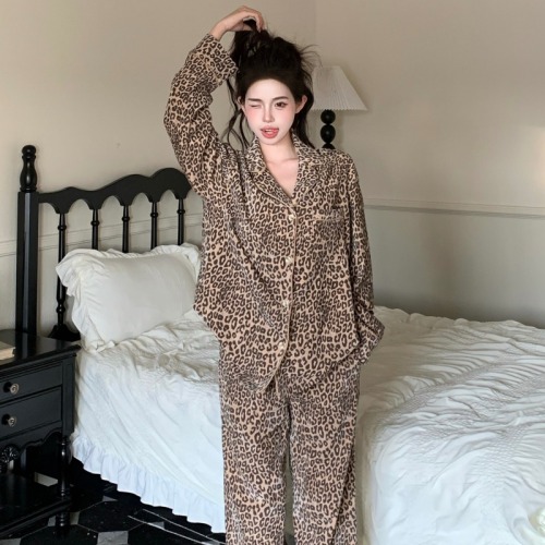 Real shot!  Old money style leopard print pajamas set for women in autumn and winter new style American retro light luxury temperament home wear