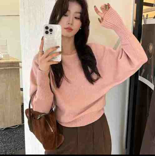 Korean-style gentle one-shoulder lantern sleeve ribbed sweater for autumn and winter, elegant single wear or layering, loose shoulder top