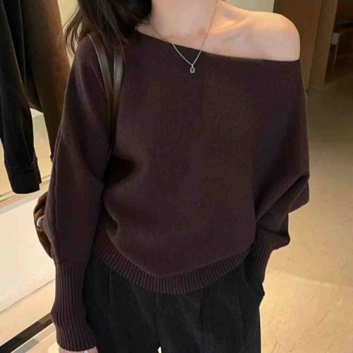 Korean-style gentle one-shoulder lantern sleeve ribbed sweater for autumn and winter, elegant single wear or layering, loose shoulder top