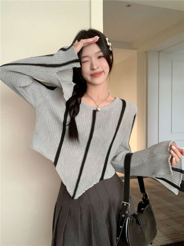 Real shot price Irregular striped knitted sweater for women, unique and chic top, fashionable and age-reducing sweater