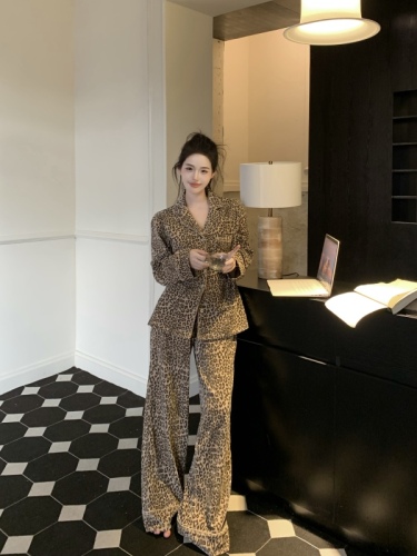 Real shot!  Old money style leopard print pajamas set for women in autumn and winter new style American retro light luxury temperament home wear