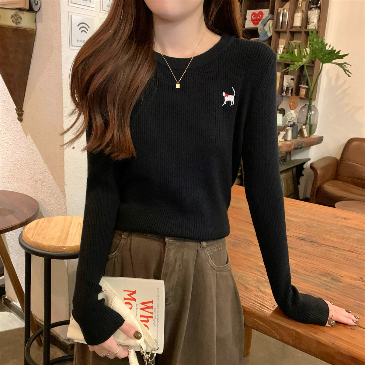 Actual shot of autumn and winter Korean style round neck versatile embroidered Andy velvet slim-fitting sweater bottoming long-sleeved sweater for women