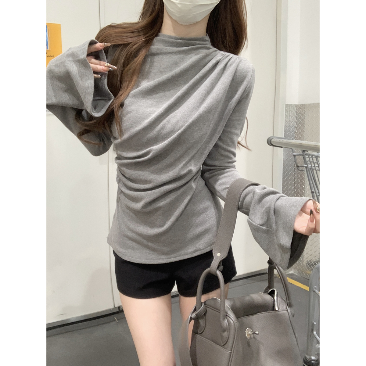 Actual shot of autumn and winter Korean style semi-senior pleated slim bell-sleeved cashmere bottoming long-sleeved T-shirt top