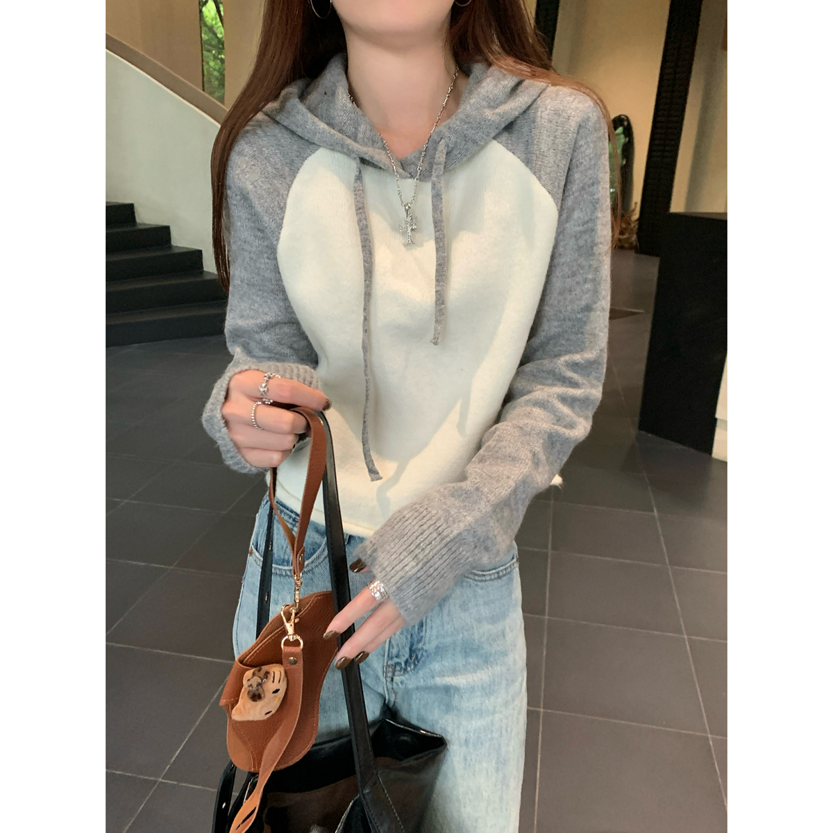 Real shot of autumn and winter Korean style raglan contrasting color hooded design Arctic velvet sweater with long-sleeved sweater for women