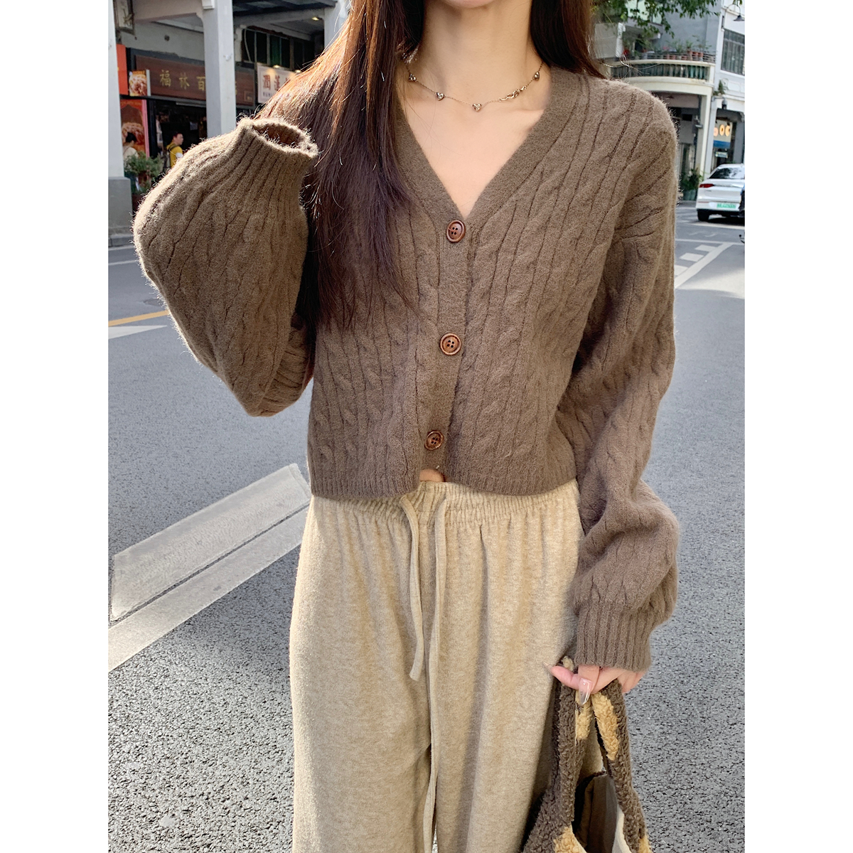 Real shot of autumn and winter Korean style v-neck loose twist short arctic velvet sweater long-sleeved cardigan sweater jacket