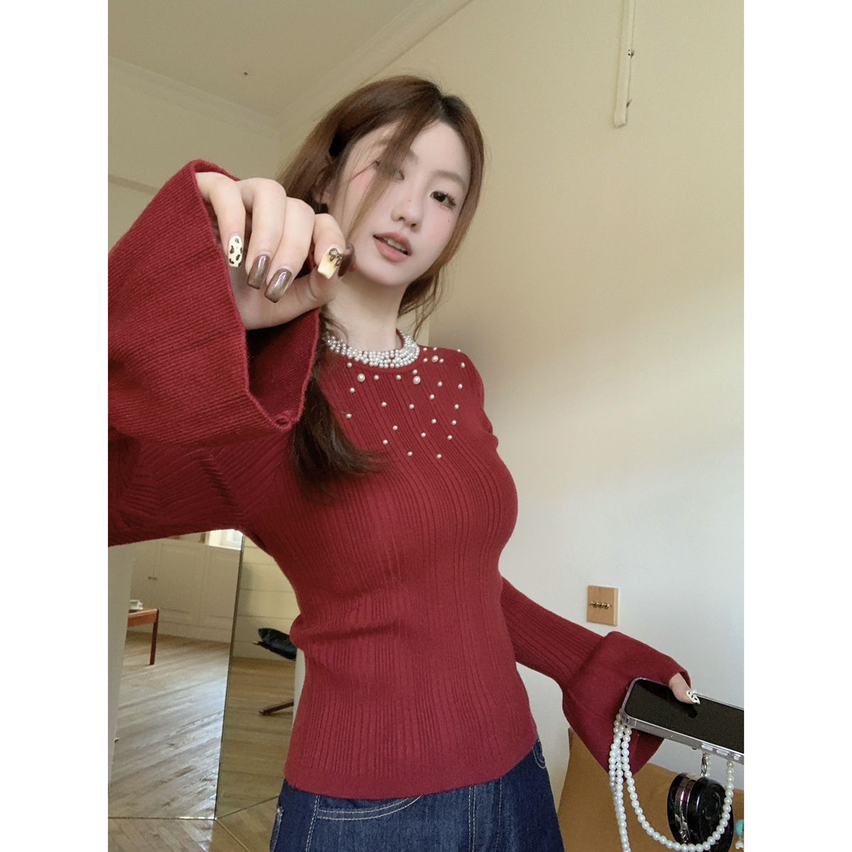 Actual shot of autumn and winter Korean style temperament beaded trumpet sleeves slimming Andy velvet sweater bottoming long-sleeved sweater