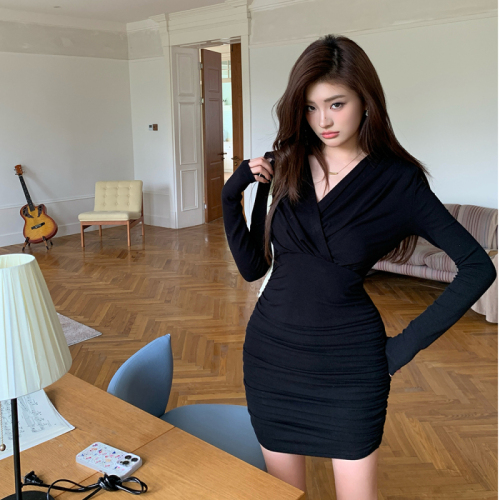 Actual shot of the new 2024 autumn and winter pure lusty stretch sexy long-sleeved dress with a bottoming V-neck hip-hugging short skirt