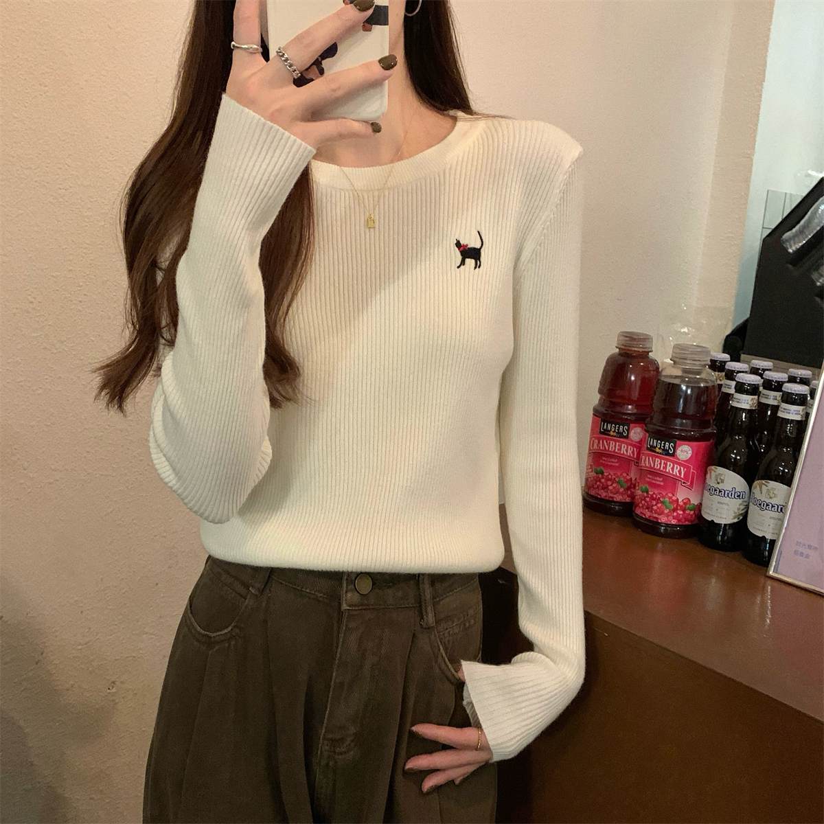 Actual shot of autumn and winter Korean style round neck versatile simple embroidered Andy velvet sweater bottoming long-sleeved sweater for women