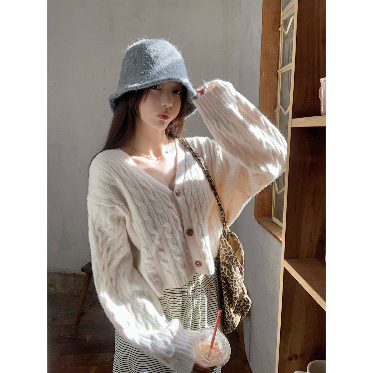 Real shot of autumn and winter Korean style v-neck loose twist lazy arctic velvet sweater long-sleeved cardigan sweater jacket