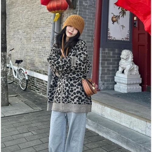 American retro leopard print zipper cardigan sweater for women in spring, autumn and winter, loose, lazy style, high-end fashion knitted jacket