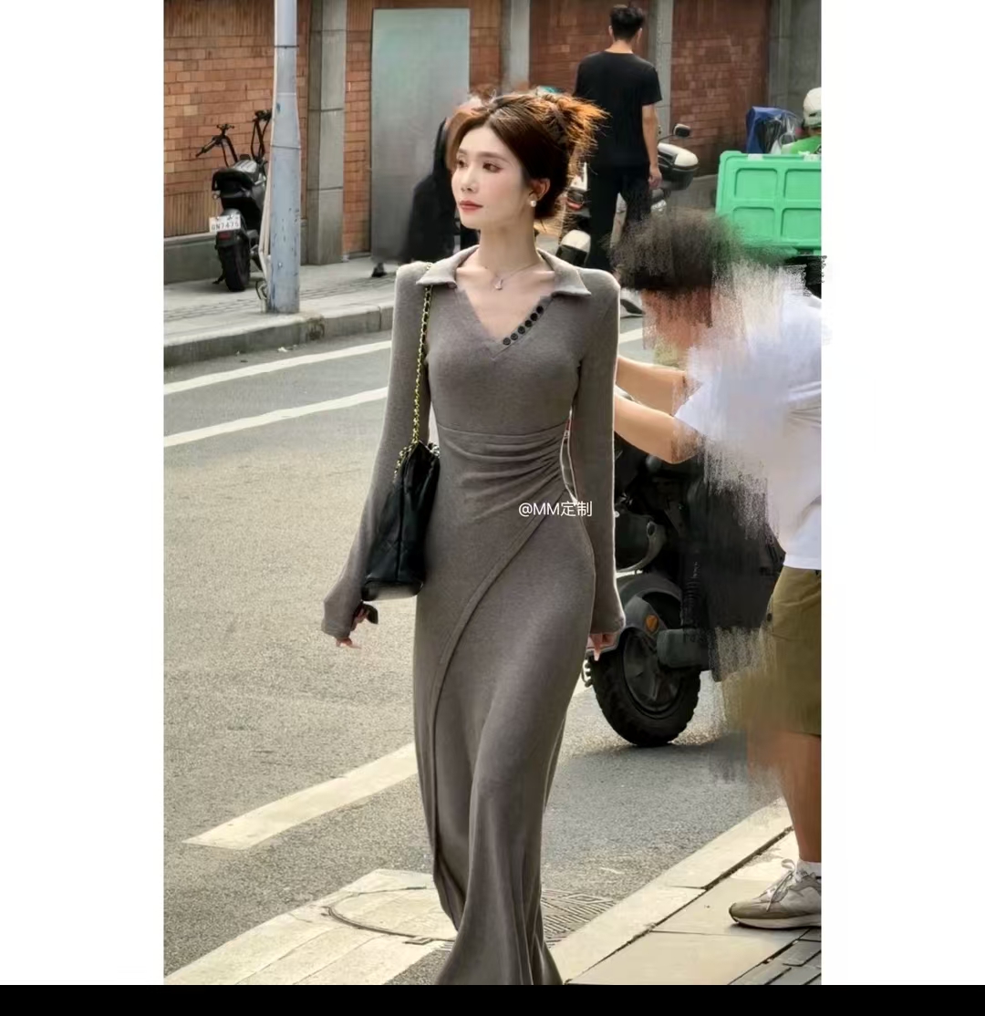曼妙腰臀比2024新款秋季顯瘦修身收腰V領長袖連衣裙子A191