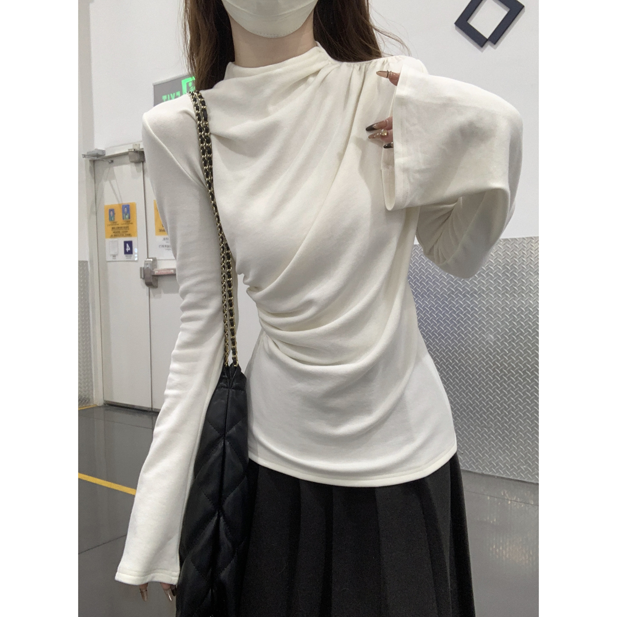 Actual shot of autumn and winter Korean style semi-senior pleated trumpet sleeve cashmere bottoming long-sleeved T-shirt top
