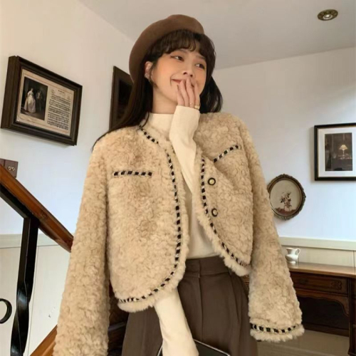 Xiaoxiangfeng jacket women's winter 2024 new imitation lamb wool loose short style high-end street long-sleeved cotton coat