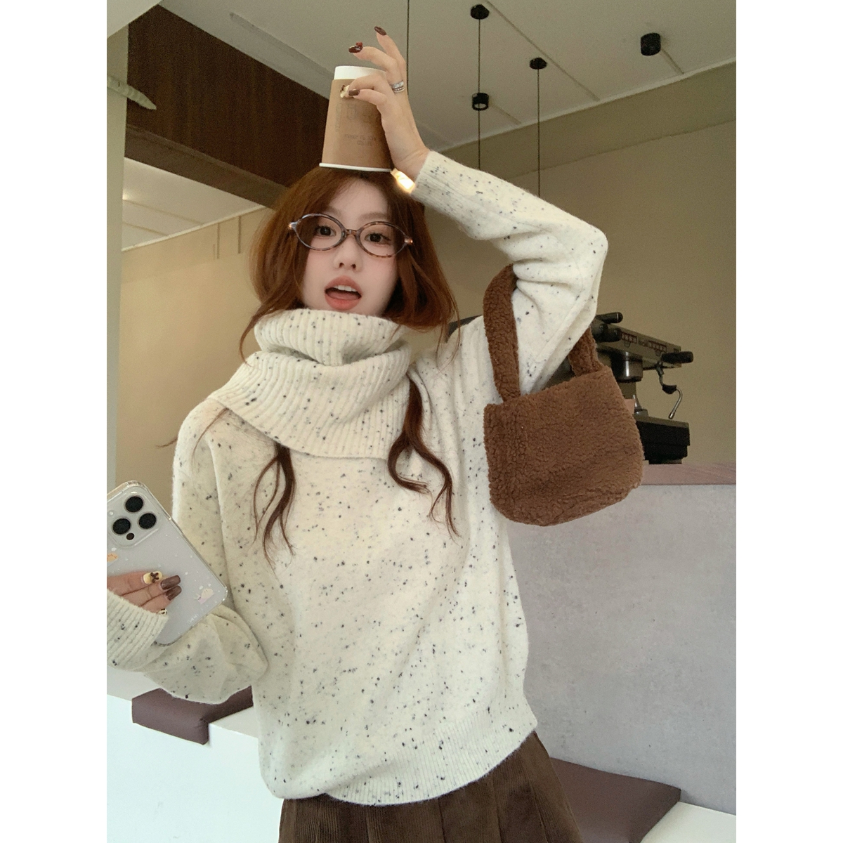 Real shot of autumn and winter Korean style loose and lazy arctic velvet sweater with scarf design and long-sleeved sweater inside