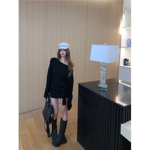 Irregular black off-shoulder long-sleeved T-shirt dress for women in early autumn, sexy girl slimming strappy skirt