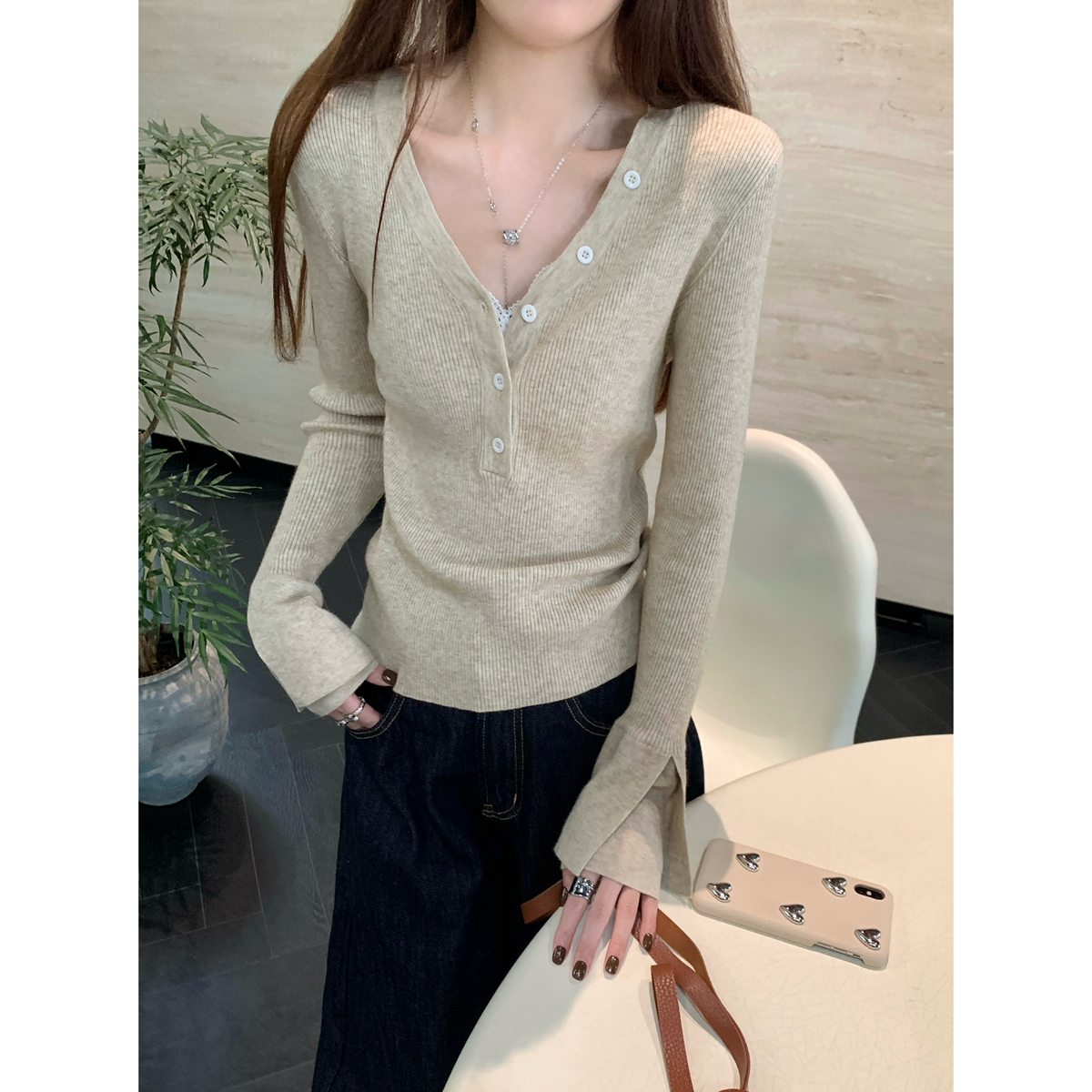Actual shot of autumn and winter Korean style half open collar button bell sleeves Andy velvet sweater long sleeve bottoming sweater for women