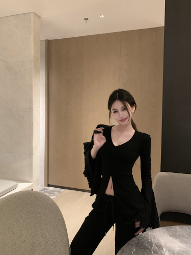 Real shot of hot girl V-neck trumpet sleeve T-shirt female design slimming slit long-sleeved versatile bottoming top