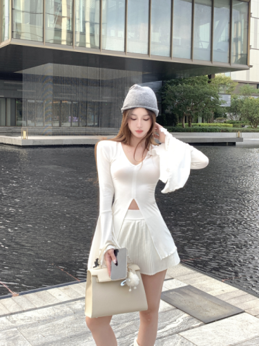 Real shot of hot girl V-neck trumpet sleeve T-shirt female design slimming slit long-sleeved versatile bottoming top