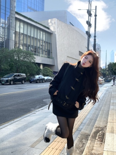 Actual shot of Korean style slim-fitting design with stand-up collar, long-sleeved quilted woolen jacket + high-waisted skirt suit