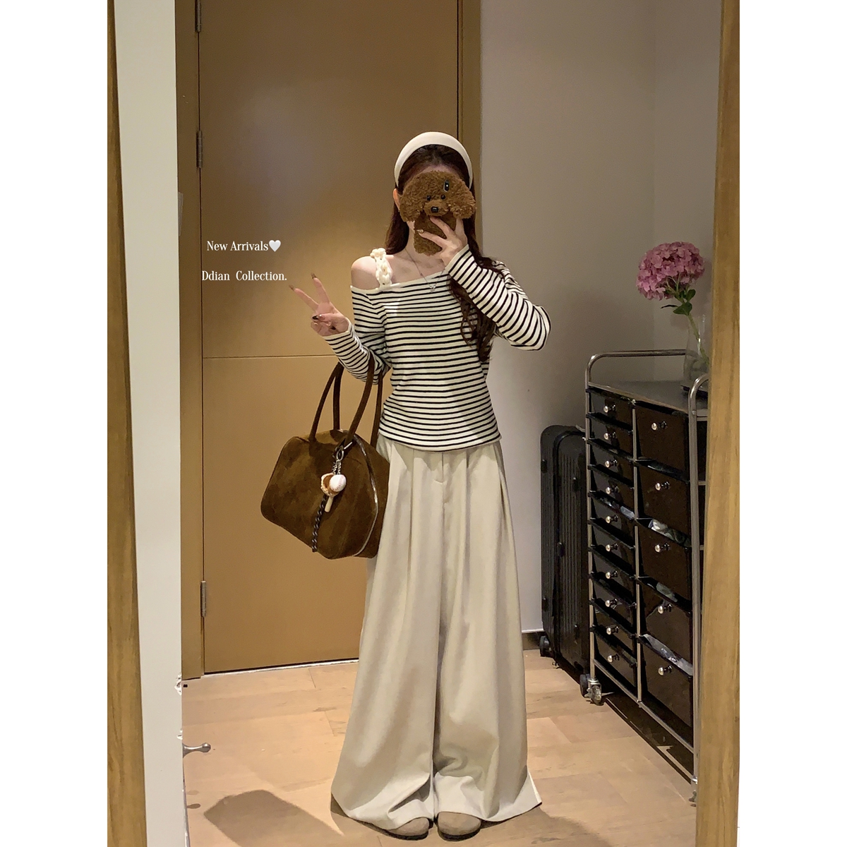 Actual shot of autumn and winter Korean style pure desire off-shoulder strap flower design Andy velvet sweater base sweater