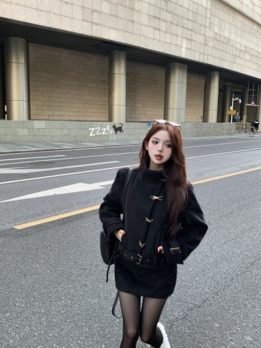 Actual shot of Korean style slim-fitting design with stand-up collar, long-sleeved quilted woolen jacket + high-waisted skirt suit