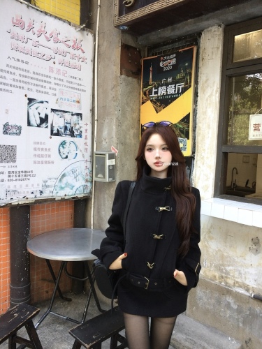 Actual shot of Korean style slim-fitting design with stand-up collar, long-sleeved quilted woolen jacket + high-waisted skirt suit