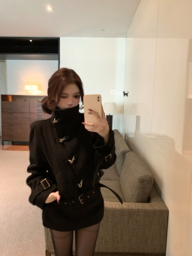 Actual shot of Korean style slim-fitting design with stand-up collar, long-sleeved quilted woolen jacket + high-waisted skirt suit